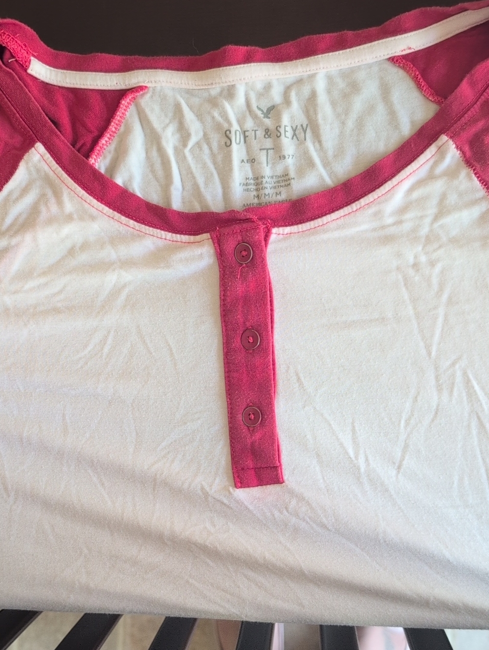 American Eagle White Tee with Pink Crew Neck Trim